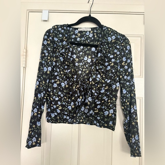 Abercrombie ruffle front cropped floral blouse size small - Picture 2 of 4
